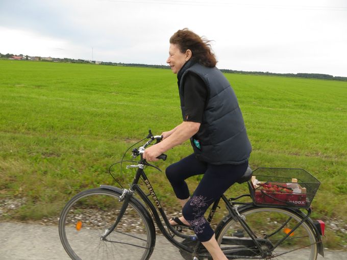 Viens ramasser des fraises avec moi, tu vas voir, je vais t'impressionner, me dis Linn.