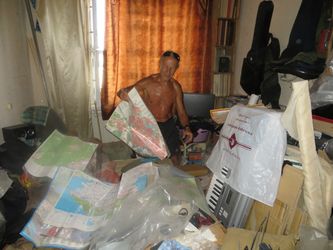 Sergei à la recherche de cartes et d'une femme!