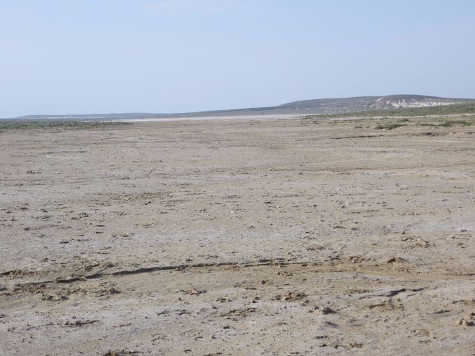 J’ai vu de l’eau et j’ai marché… Je n’ai rien trouvé… Au loin, le mirage continue…