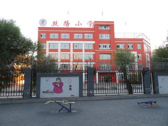 Une prison ? Non, une école !