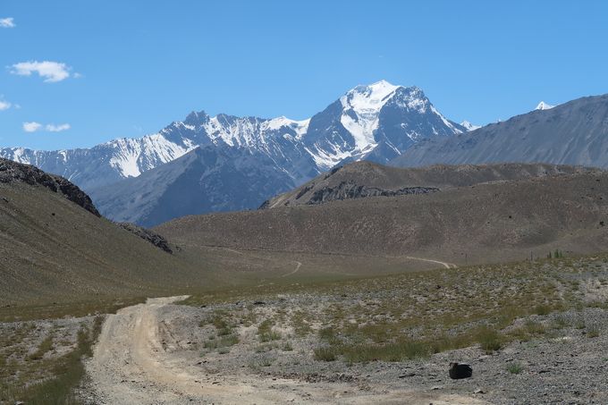 Descente de la longue vallée du Bartang.